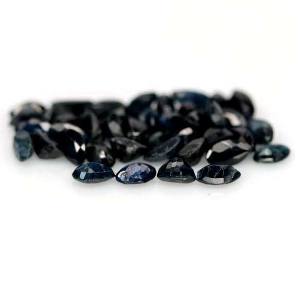 Heated only! 5.69ct marquise cut Sapphire set