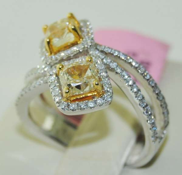 Glowing Fancy 18kt Diamond Ring