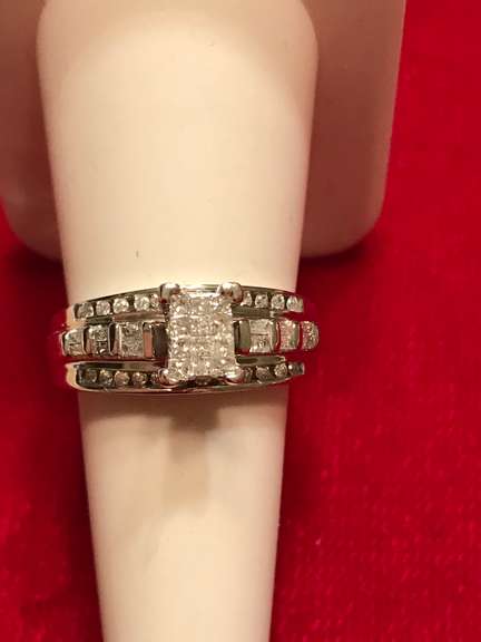 14K WHITE GOLD DIAMOND RING