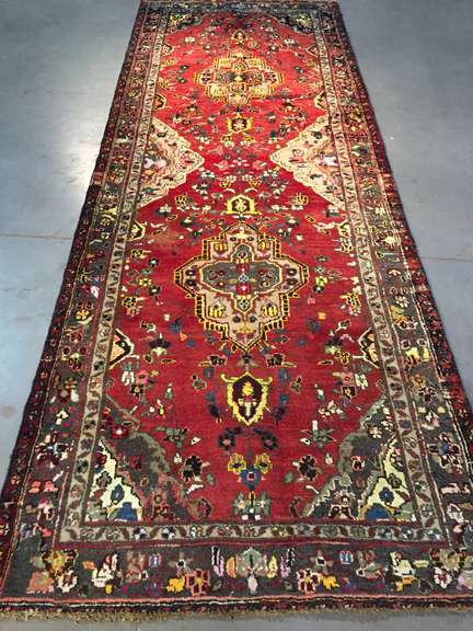 MAGNIFICENT VINTAGE RUNNER 3'.11"X10'.3"