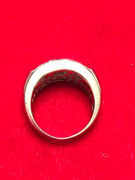 14K WHITE GOLD DIAMOND RING