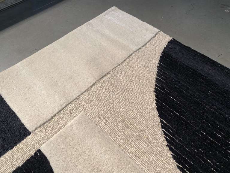 DECORATIVE WOOL RUG 5x8