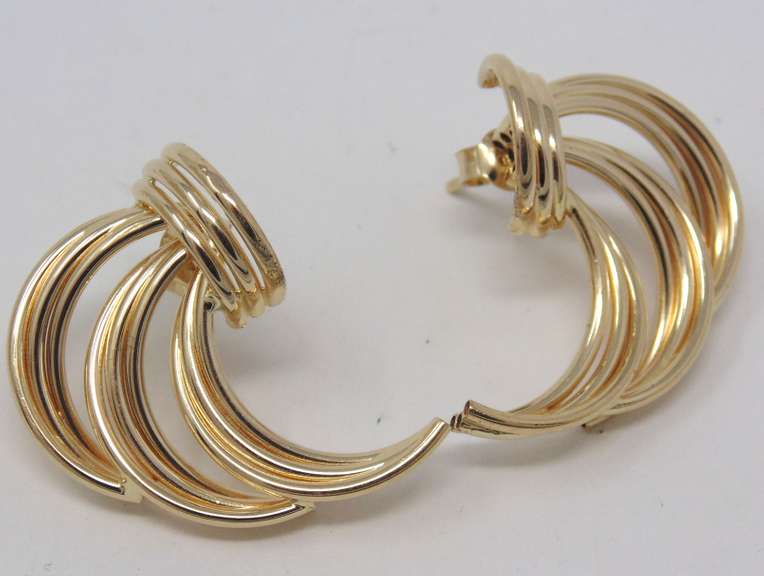 Beautiful 14kt Yellow Gold Graduated Fan Earrings