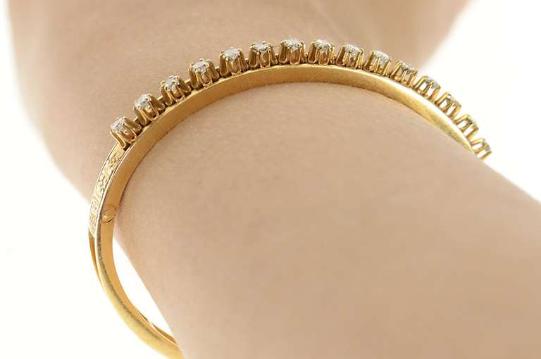 14K Yellow Gold 1.20 Ctw 1930's Diamond Ornate Classic Bangle Bracelet