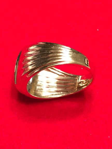 MEN’S GOLD AND DIAMOND RING