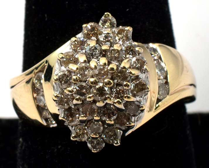 Eye-Catching Diamond Cluster Ring in Yellow Gold