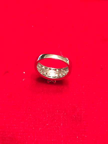 14K WHITE GOLD DIAMOND RING