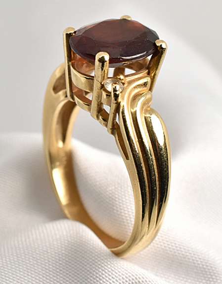 Tasteful Garnet Ring
