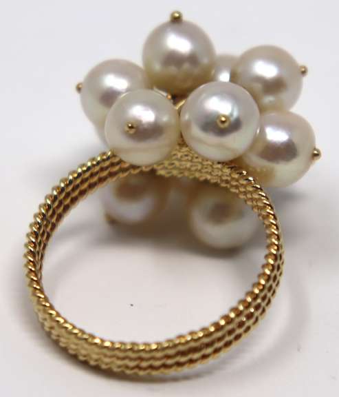 Lovely 18kt Yellow Gold Pearl Cluster Ring