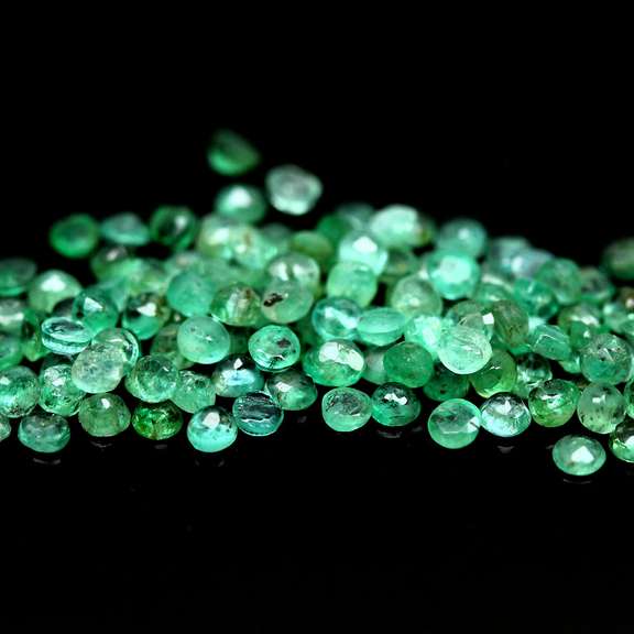 Rich emerald green 7.14ct 134pc emerald set