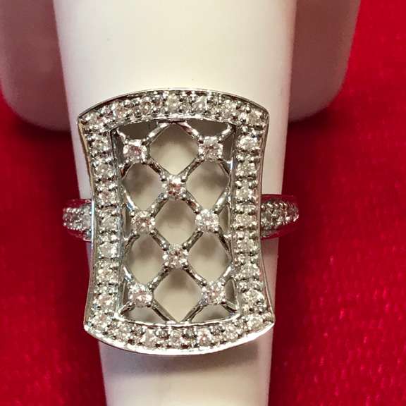 LADIES 14K WHITE GOLD DIAMOND RING