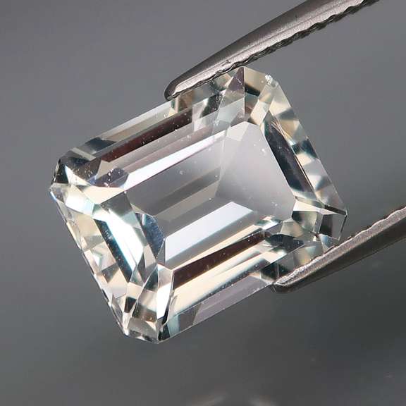 Captivating 5.52ct 9x11mm diamond white Topaz