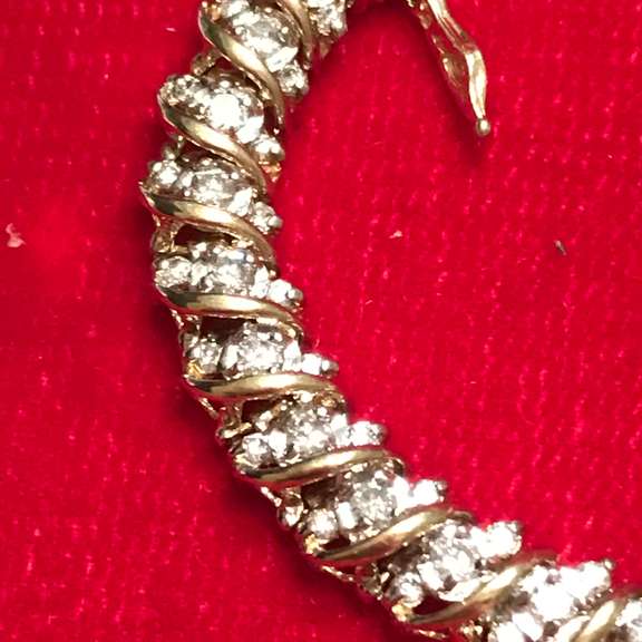 LADIES 14K GOLD AND DIAMOND BRACELET