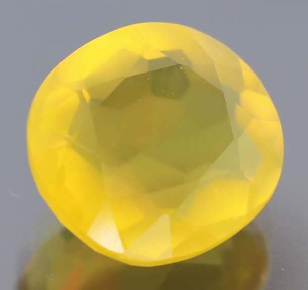 Simply gorgeous 10.73ct oval cut golden Fire Opal