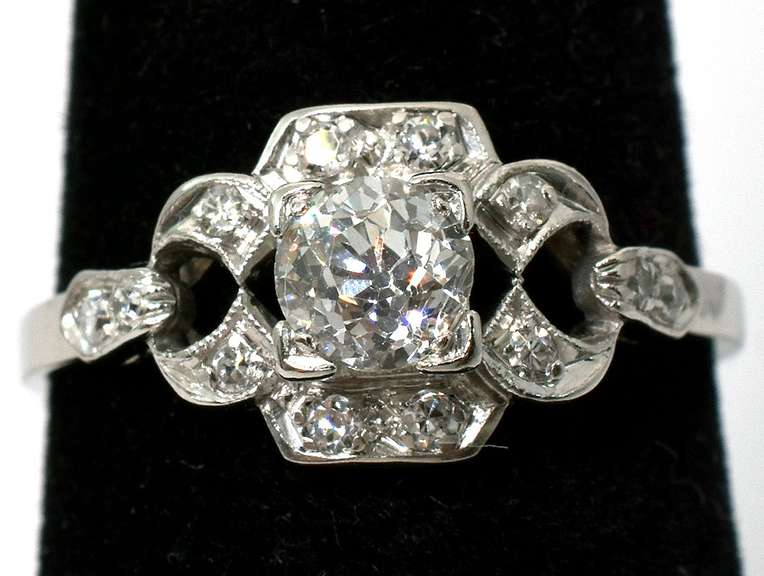 Dazzling Vintage Diamond Ring in Platinum
