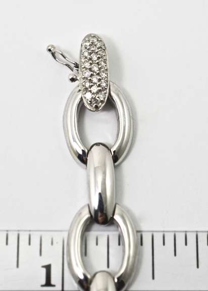 Simple Elegance in a 14K Link Bracelet with Diamond Clasp