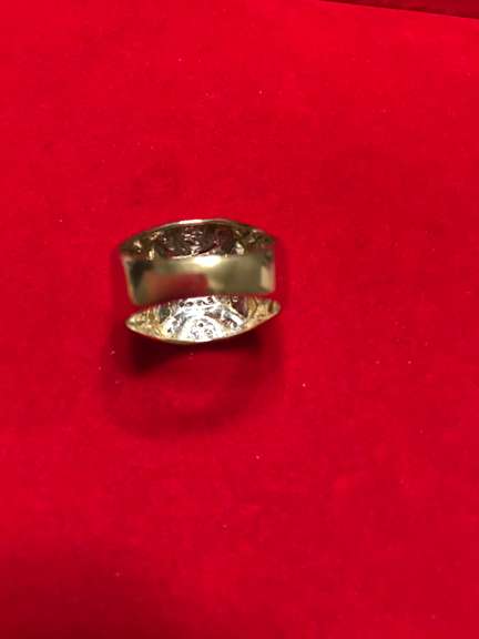 MENS 10K GOLD AND DIAMOND RING
