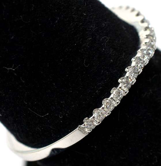 Sweet Diamond Band in 14KT White Gold