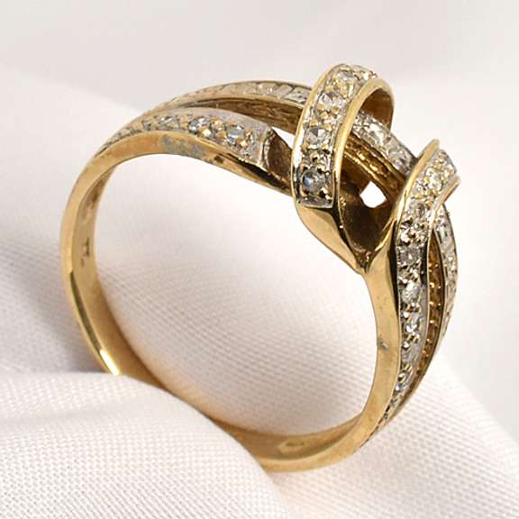 Interesting Diamond Crossover Ring