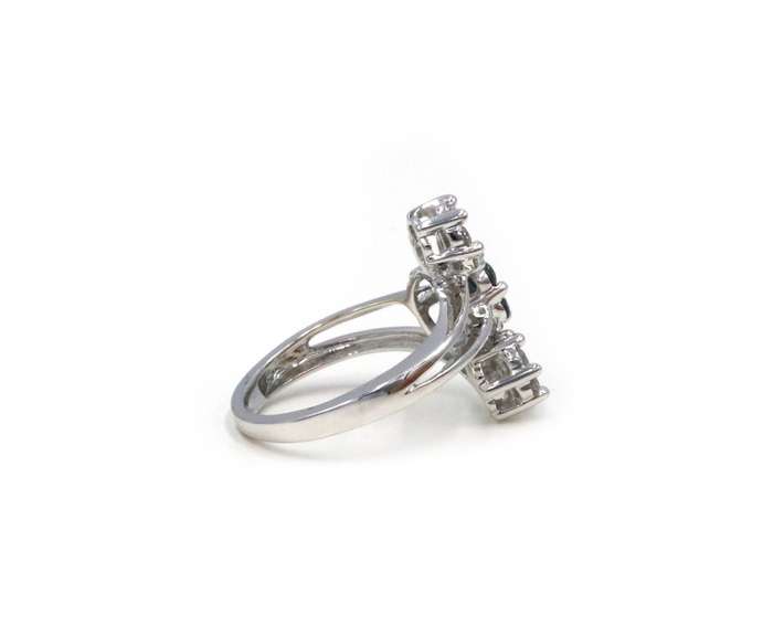 Charming Floral design White & Blue Diamond Ring