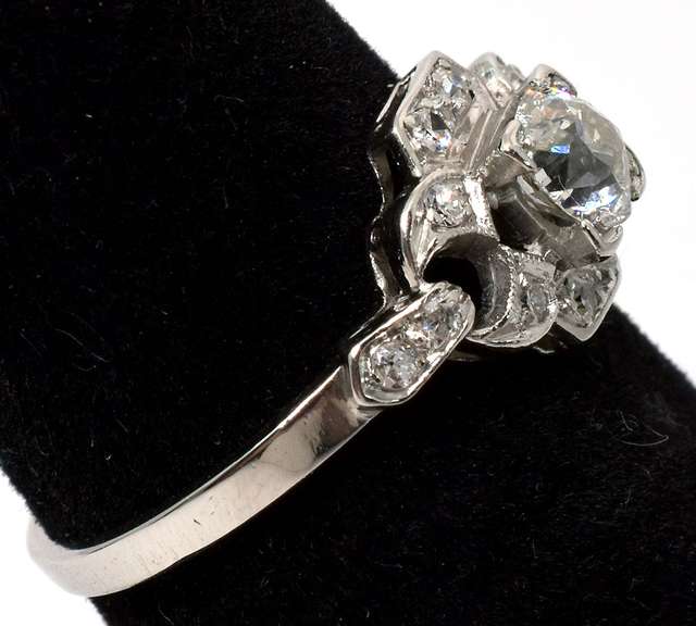 Dazzling Vintage Diamond Ring in Platinum