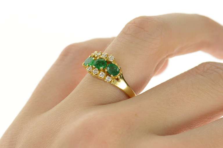 18K Yellow Gold 0.73 Ctw Natural Emerald Diamond Wavy Ring