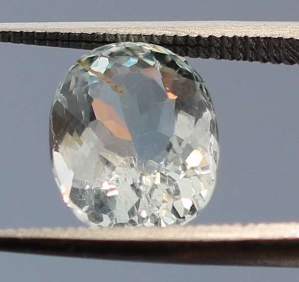 High luster 1.89ct oval cut untreated platinum Aquamarine
