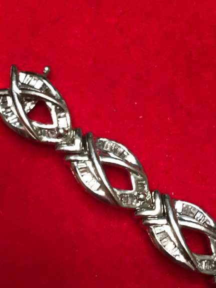 LADIES 14K WHITE GOLD AND DIAMOND BRACELET
