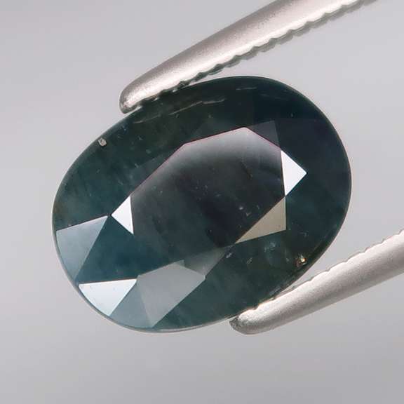 Gorgeous 3ct HEATED ONLY midnight blue Sapphire