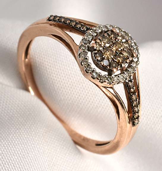 Cute Rose Gold Diamond Ring