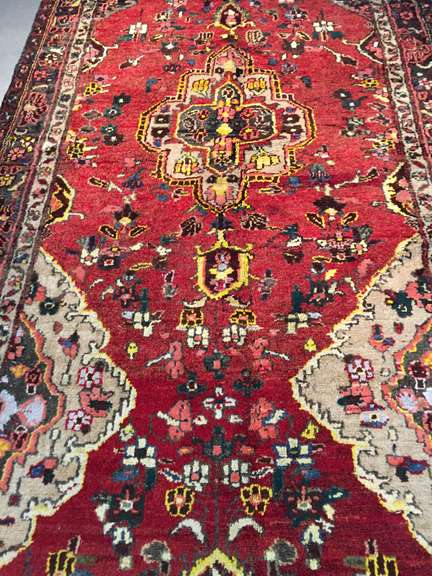 MAGNIFICENT VINTAGE RUNNER 3'.11"X10'.3"