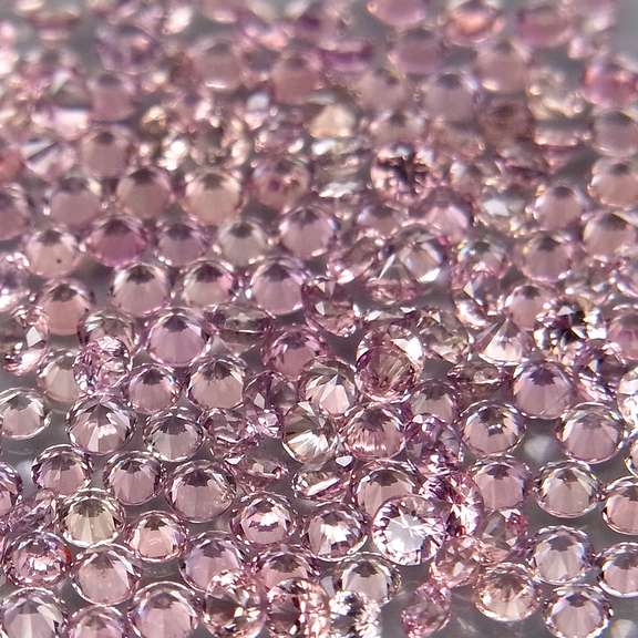 Jewelers grade 2.65ct diamond cut Sapphire parcel