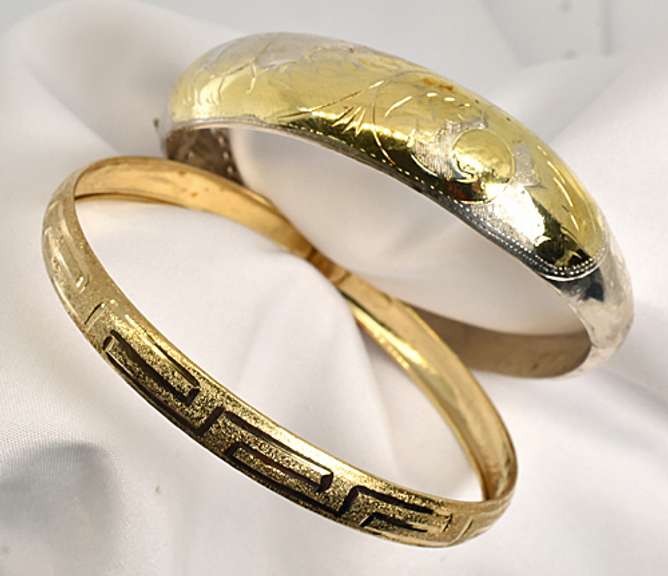 Nice Pair of Bangle Bracelets in Sterling Silver