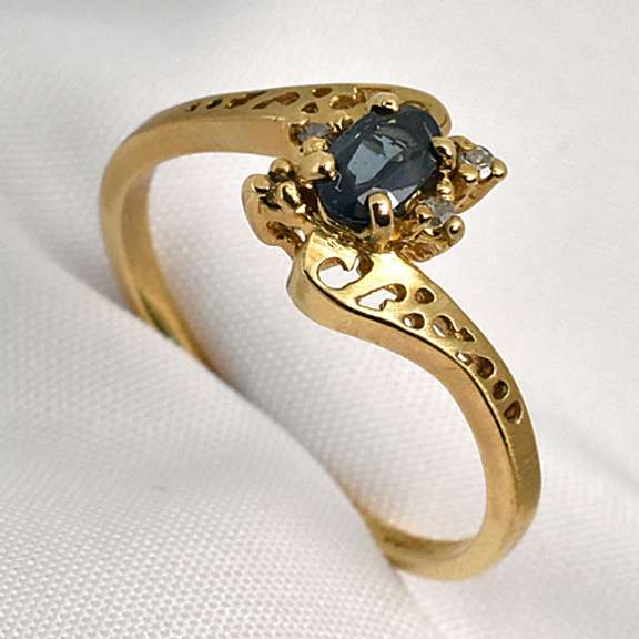 Sweet Feminine Sapphire & Diamond Ring