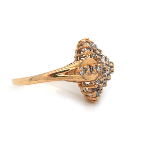 Beautiful 10kt YG Diamond Cluster Ring