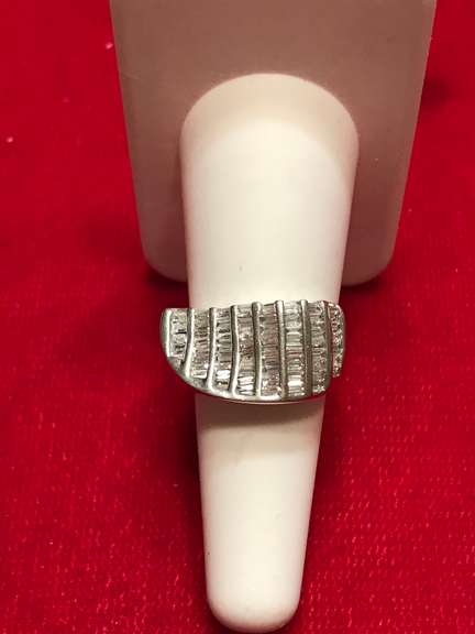 LADIES 14K WHITE GOLD DIAMOND BAND