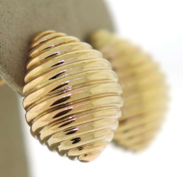 Nice Yellow Gold Honey Comb Earrings