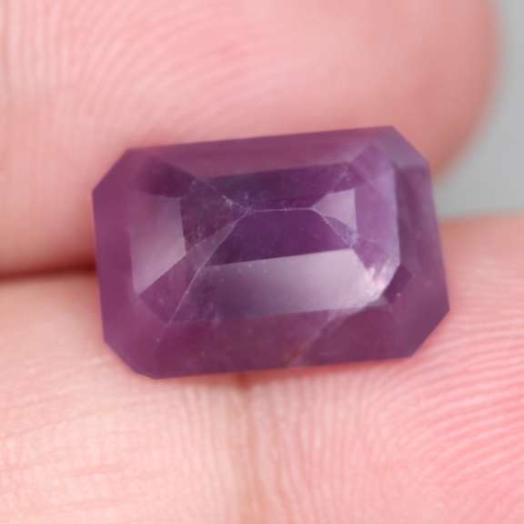Eye catching 7.15ct UNHEATED emerald cut Ruby