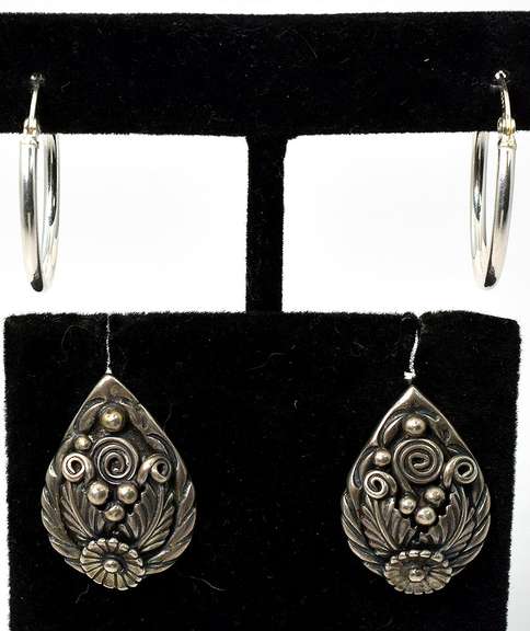Lot of 2 Pairs of Sterling Silver Earrings