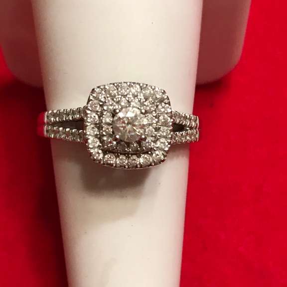 LADIES 14K WHITE GOLD DIAMOND RING