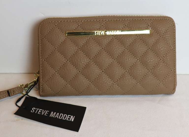 Steve Madden Bzippy Wallet