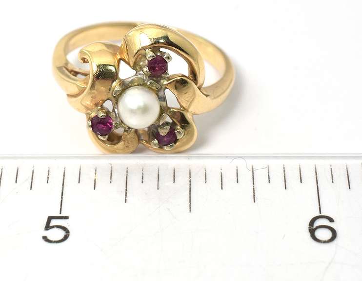 Vintage Pearl & Ruby Ring in 14KT Yellow Gold