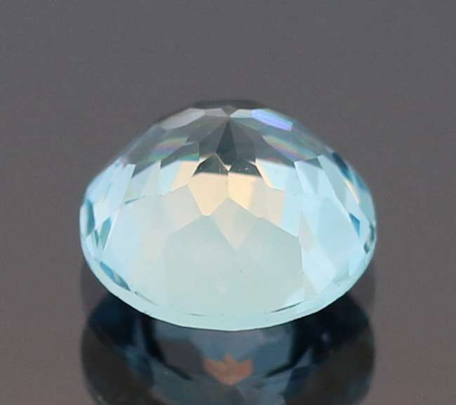 Glittering 2.93ct sky blue 9mm Topaz solitaire