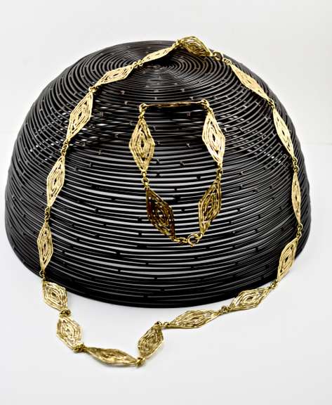 Wonderful Artsy 18K Necklace and  Bracelet Set