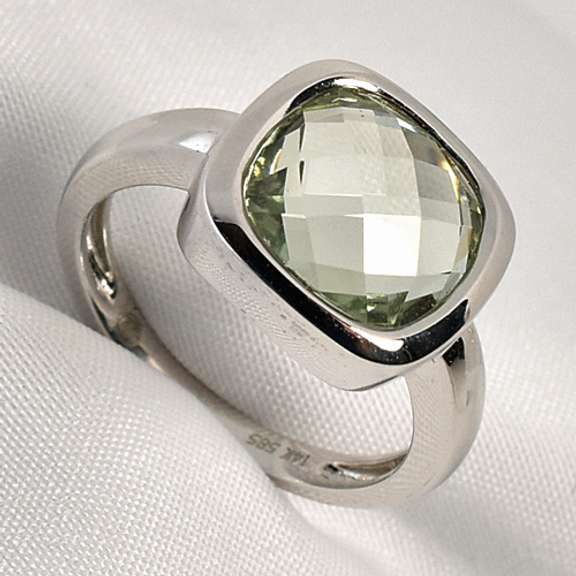 Chic Green Amethyst Ring in 14K WG