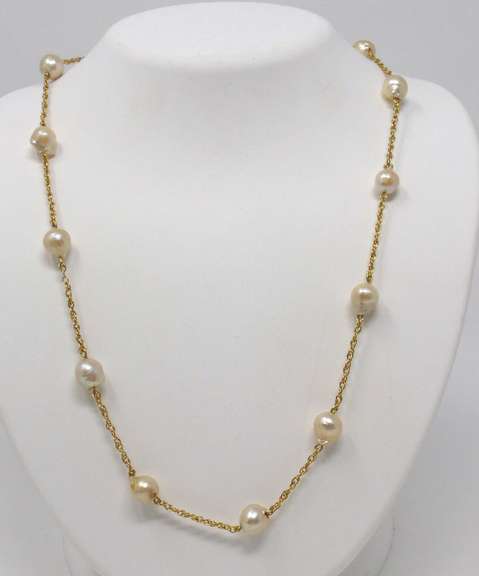 Stunning 18kt Pearl Station Necklace