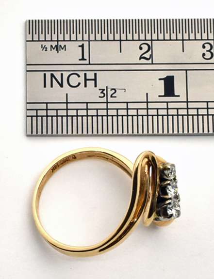 Nicely Designed 3 Diamond Ring