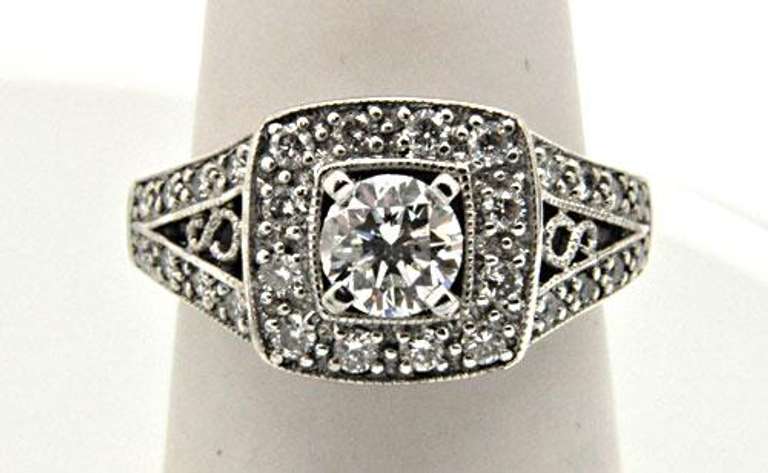 LADIES 14K WHITE GOLD DIAMOND ENGAGEMENT RING