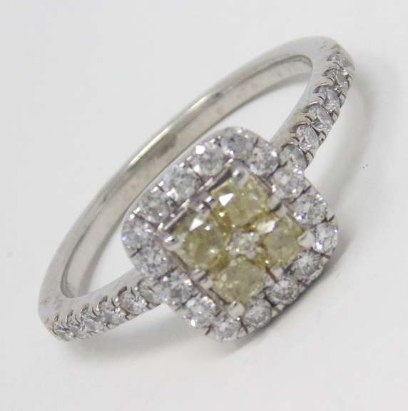 Sparkling Round Brilliant Cut Diamond & Yellow Diamond Ring