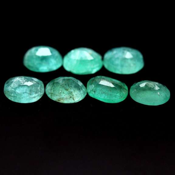 Bright emerald green 7.05ct 7pc emerald set